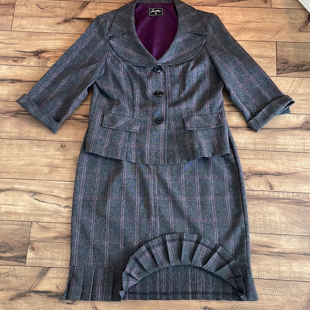 🟣 SweetSuit •Purple and grey• feminine flattering and lightweight• show suit